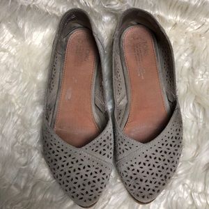 Toms Jutti Dorsay Laser Cut Floral Pattern Flats